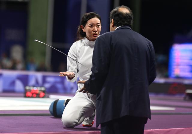 HTH.com-女子重剑首轮孙一文加时告负，首轮出局无缘卫冕