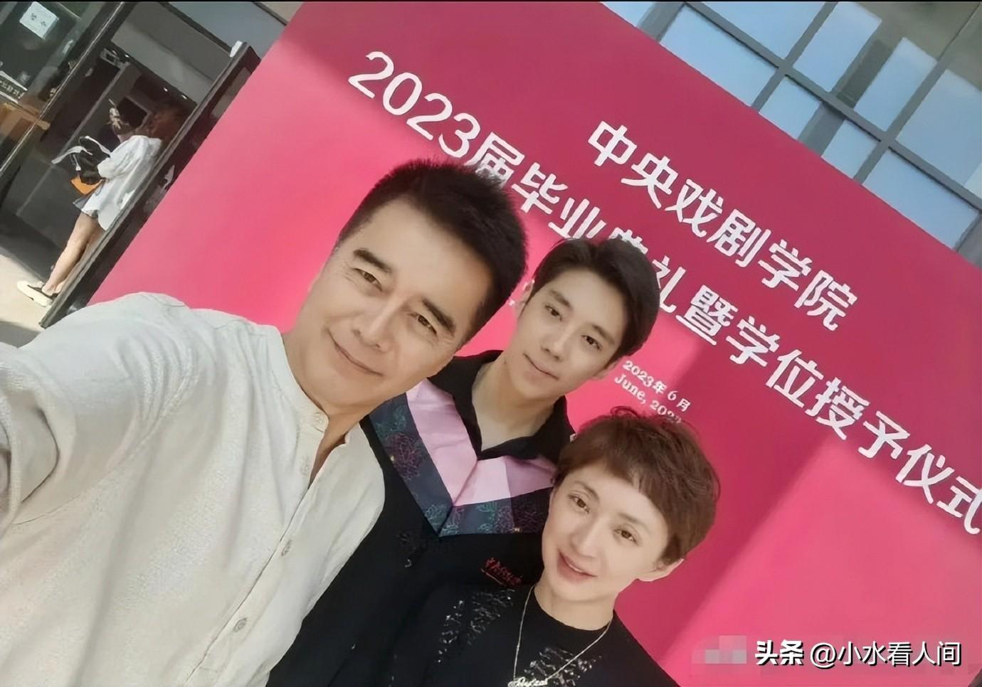 何晴去世30天，许亚军终于发声，连续两次“示爱”，才知他多体面