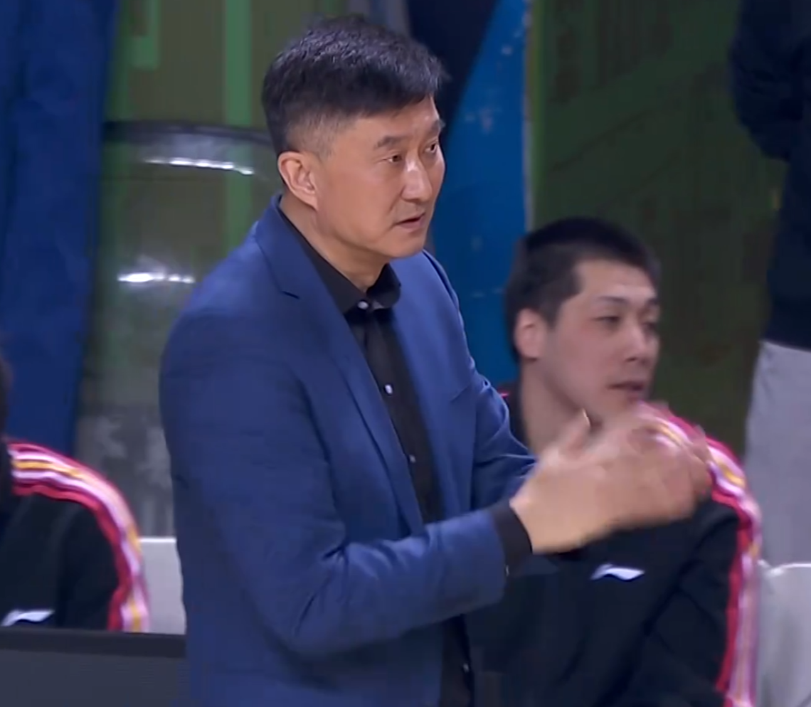 广东宏远今日早报！杜锋深夜发声，胡明轩触底反弹，麦考尔复出