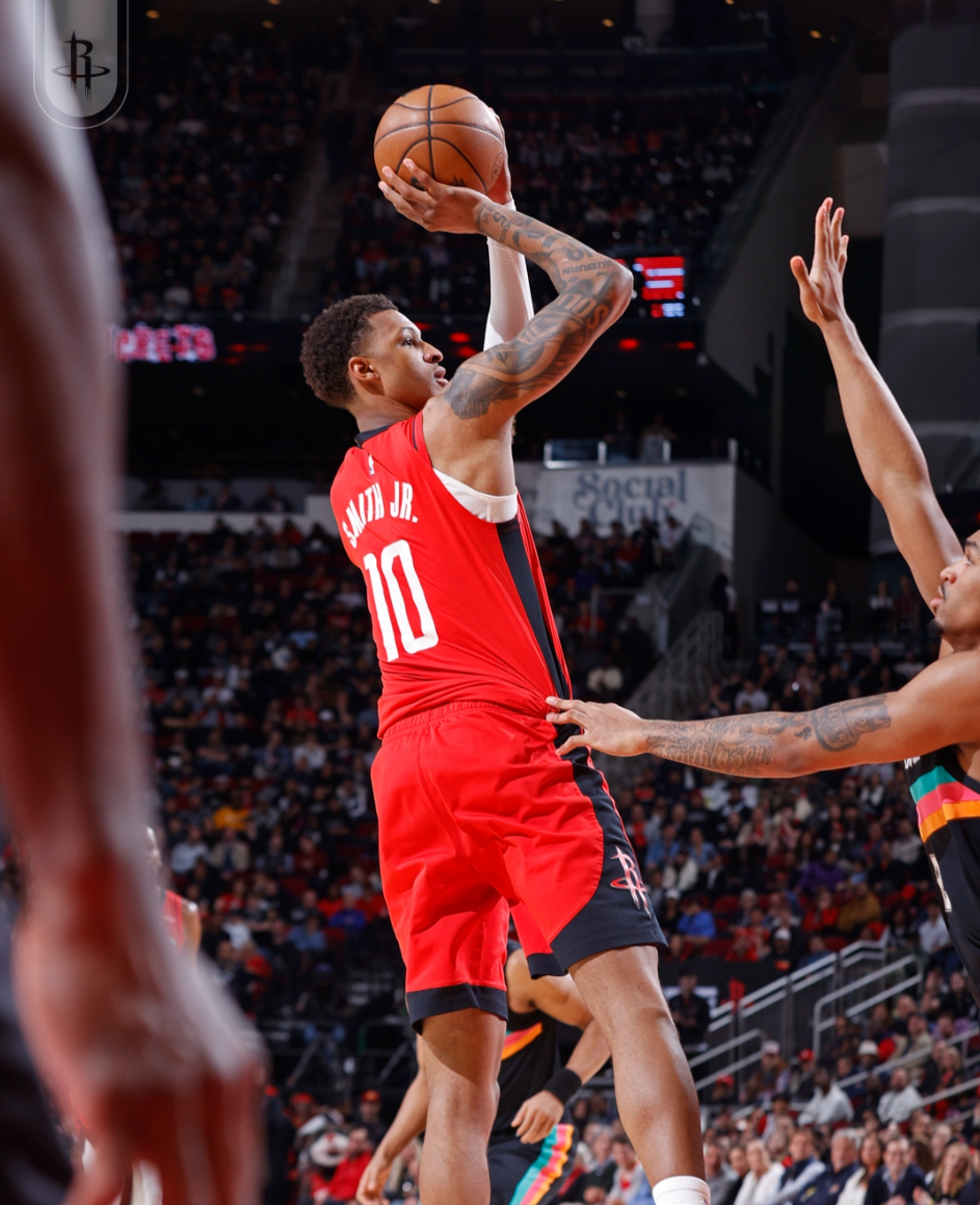 华体会-火箭逆转马刺三连胜！谢泼德末节12分成奇兵 申京20+13+9决胜一投