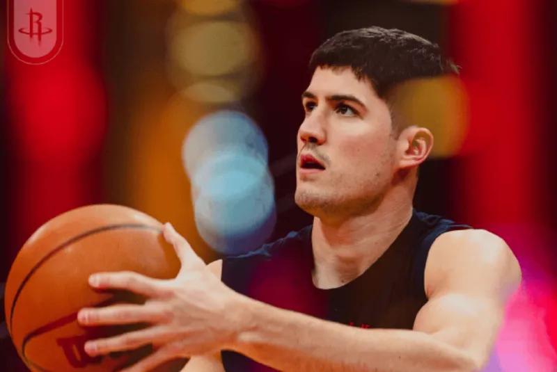 HTH.com-火箭111-106马刺3喜1忧！谢泼德+卡佩拉完美搭配，史密斯盘活进攻