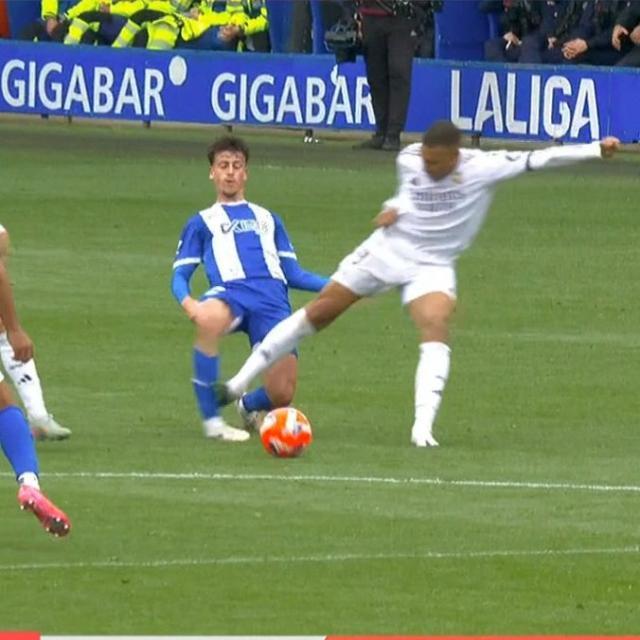 【早报】姆巴佩直红下场！或缺战国王杯战巴萨